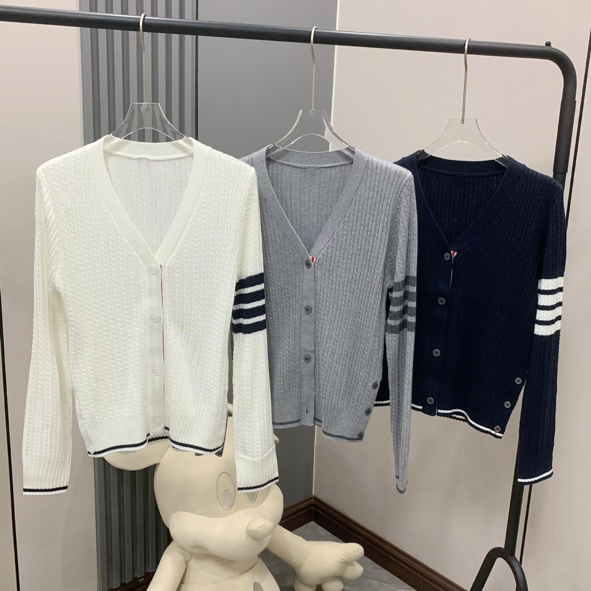 2025SS  Small twist v-neck cardigan THOM TREND