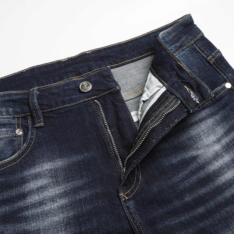 Embroidery Jeans THOM TREND