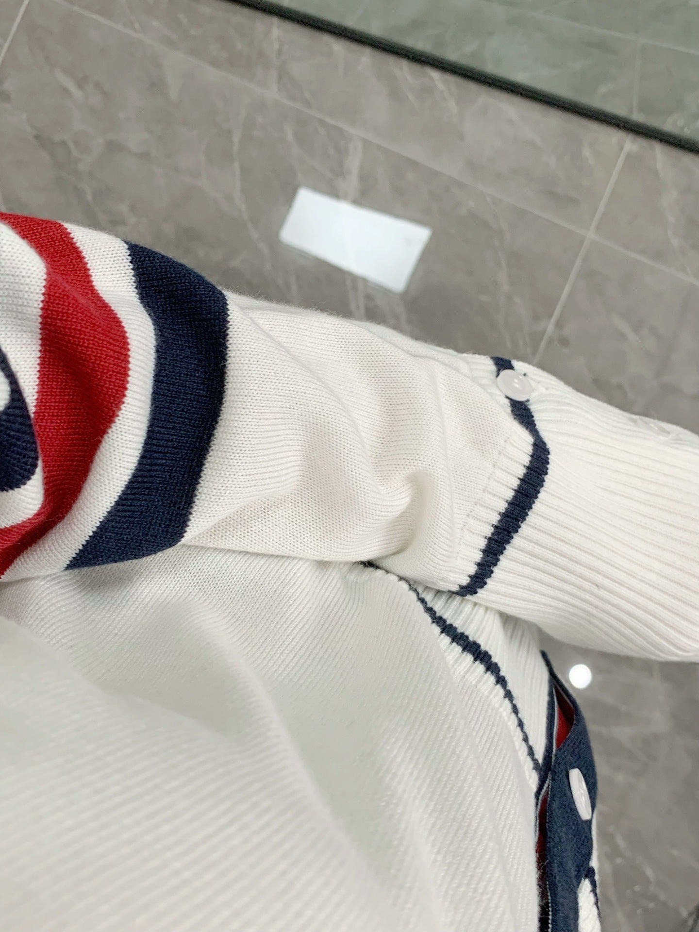 Striped V-neck long sleeves（副本） THOM TREND