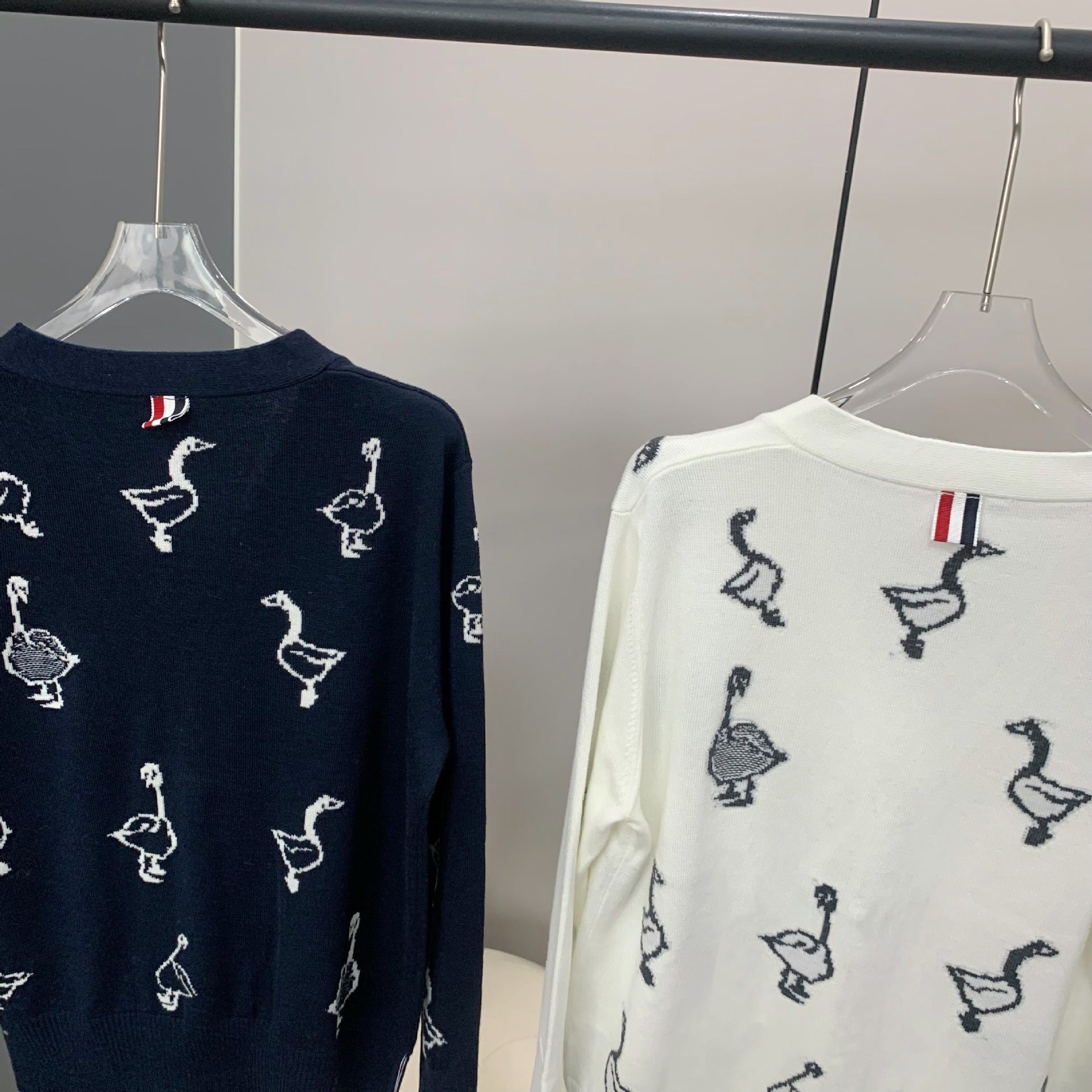 2025SS  Women's Swan Intarsia Knit Cardigan THOM TREND