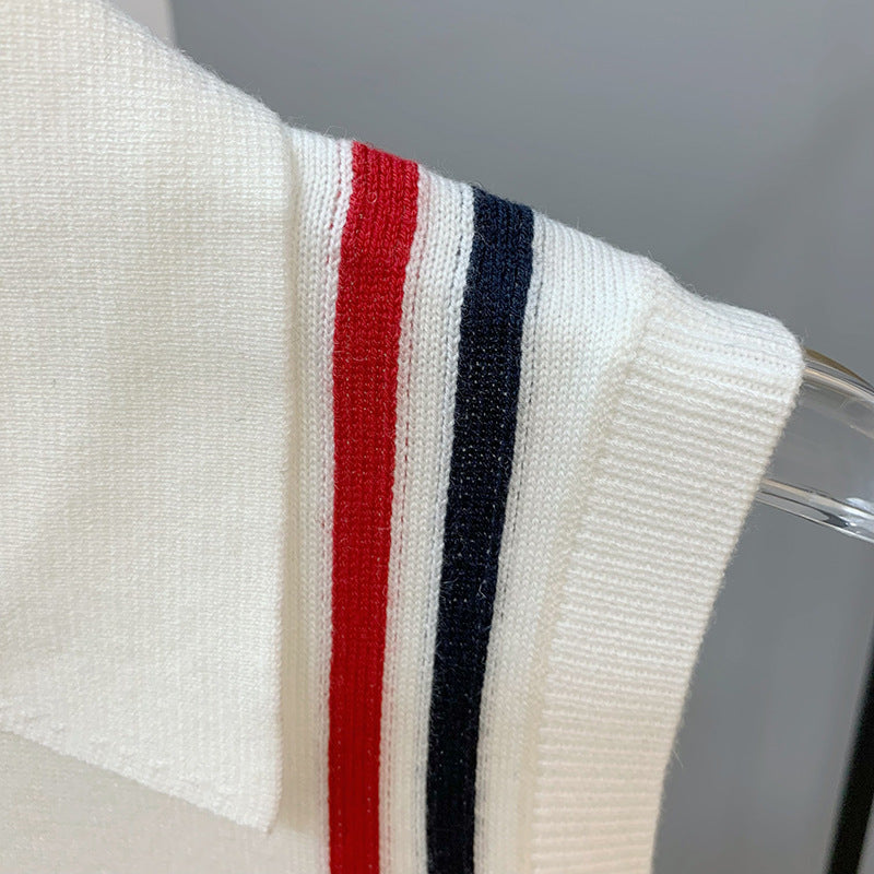 Sleeveless lapel white top