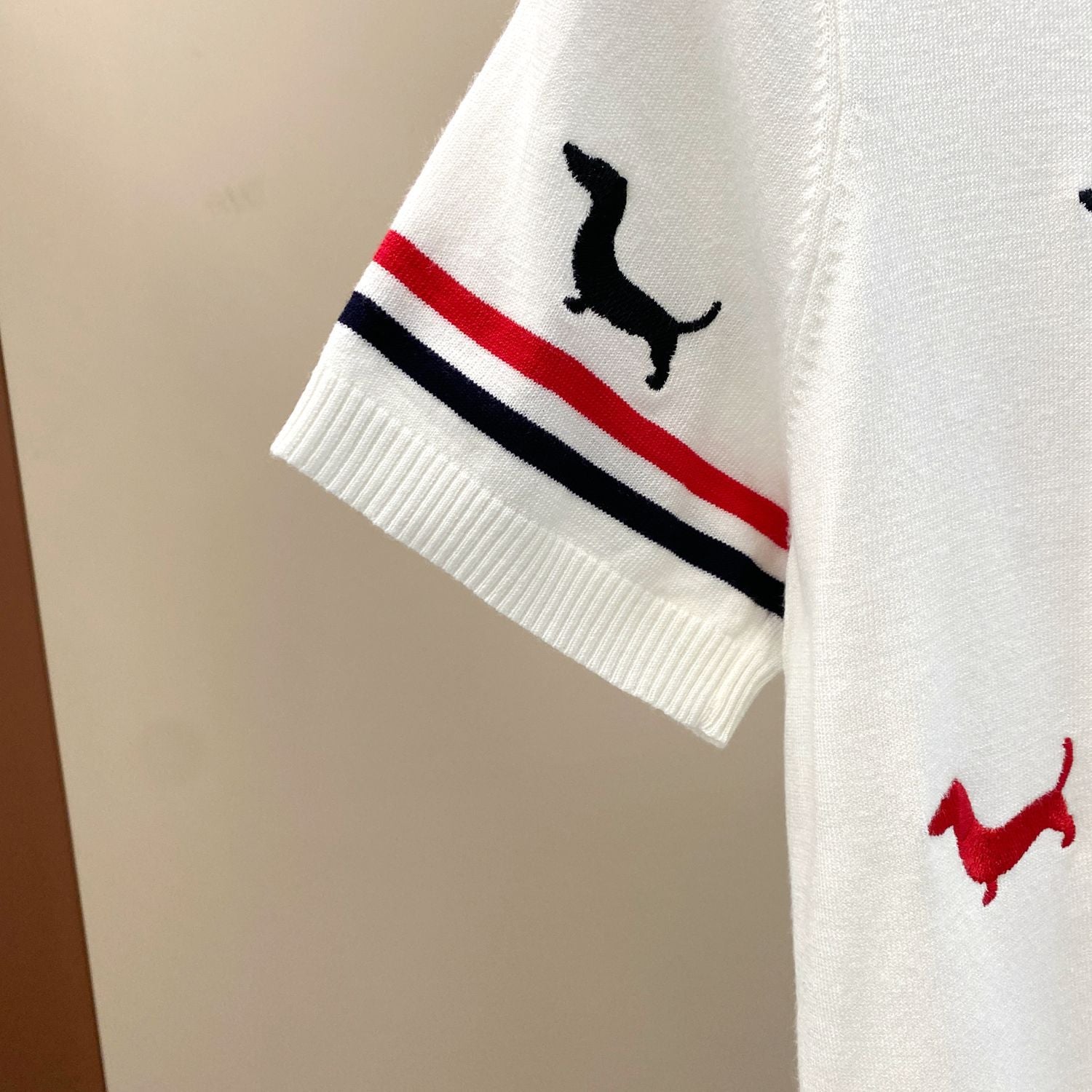 Puppy V-neck short sleeves（副本） THOM TREND