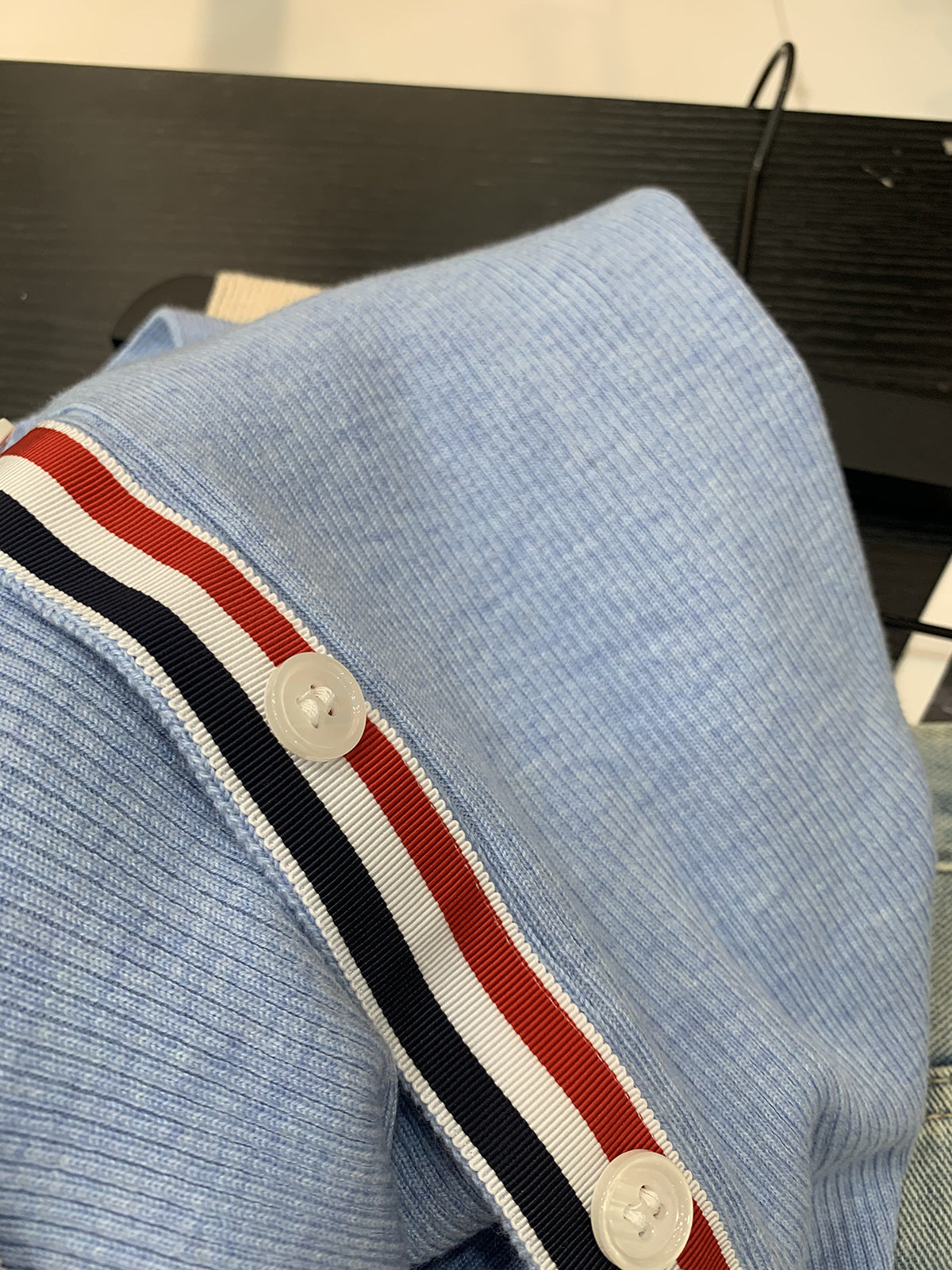 V-neck knitted cardigan（复制） THOM TREND